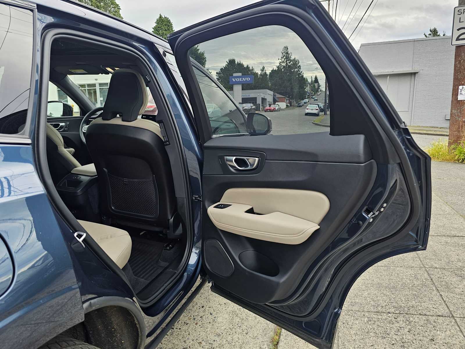 2026 Volvo XC60 Plus