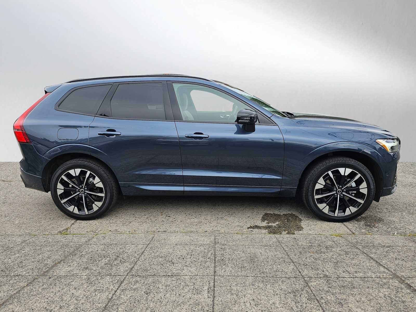 2026 Volvo XC60 Plus