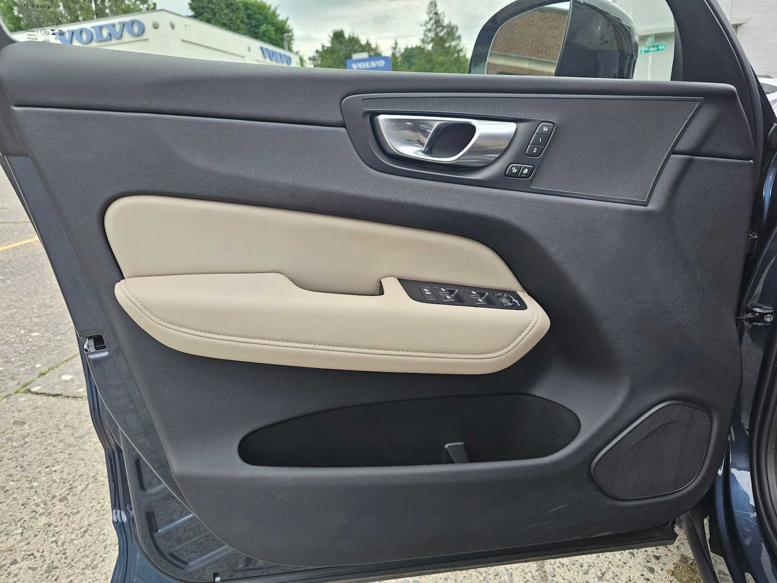 2026 Volvo XC60 Plus