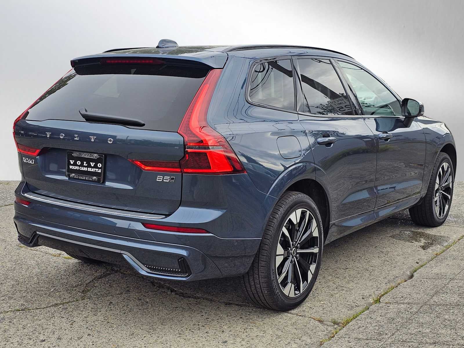 2026 Volvo XC60 Plus