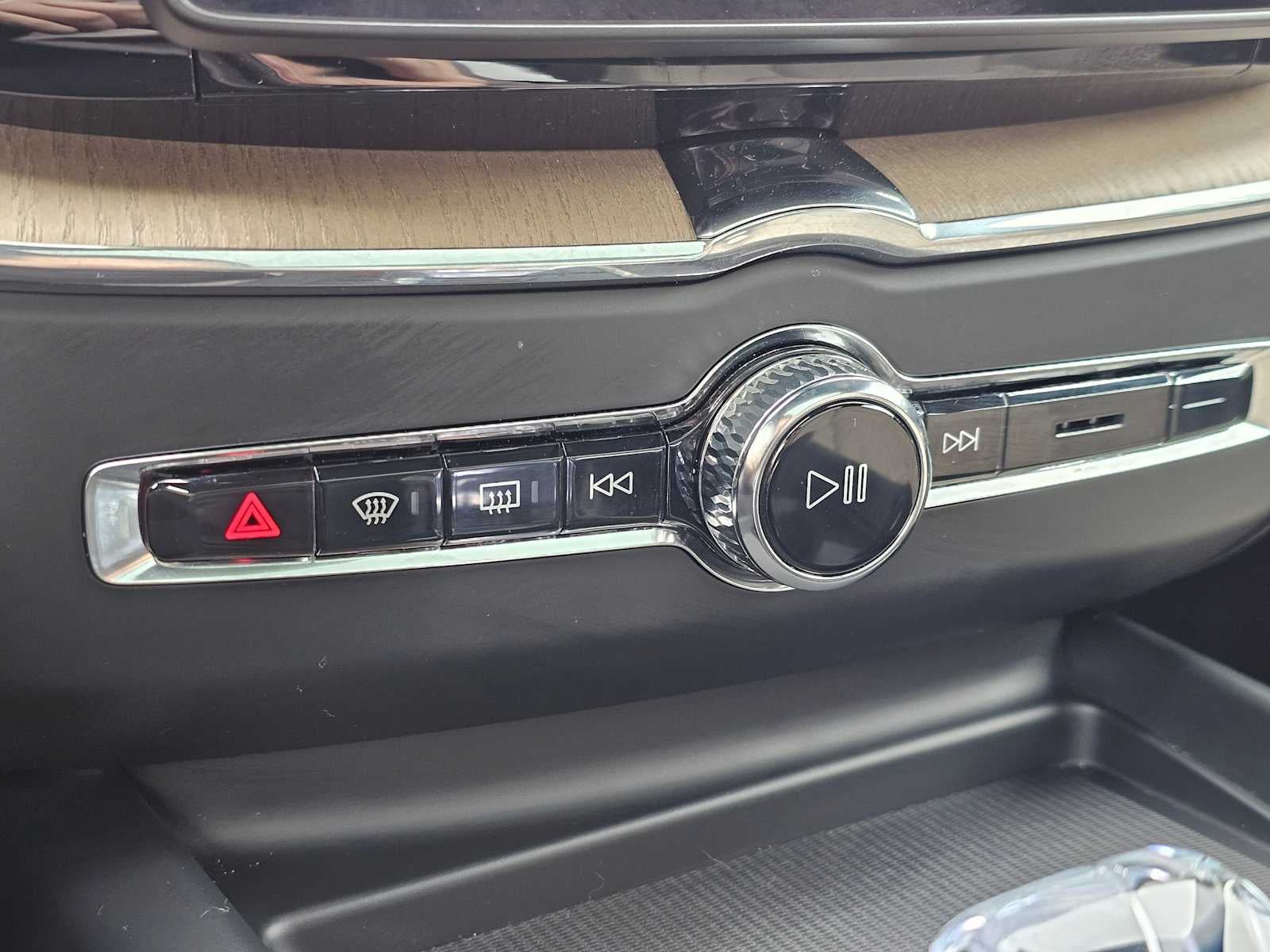 2026 Volvo XC60 Plus