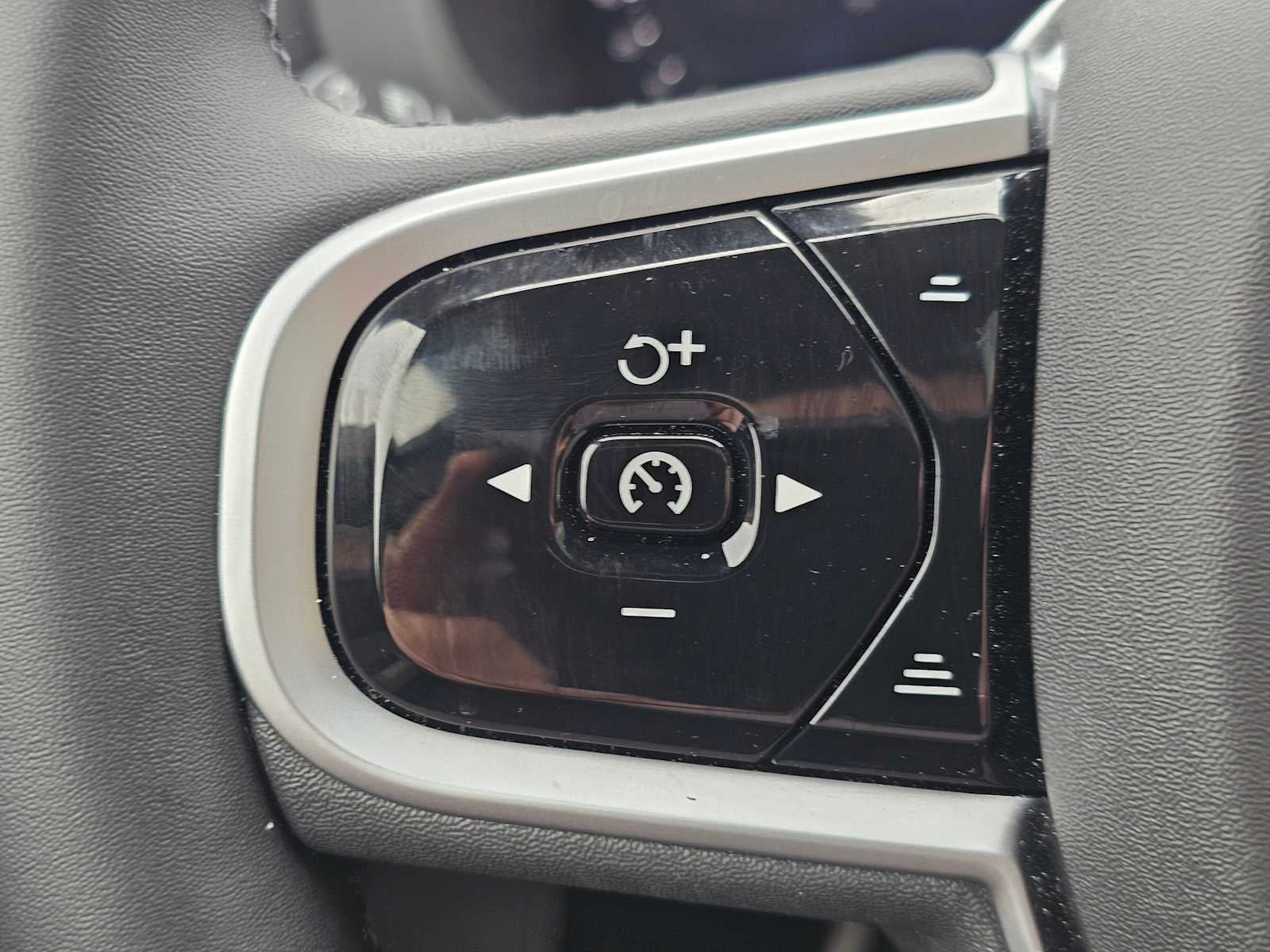 2026 Volvo XC60 Plus