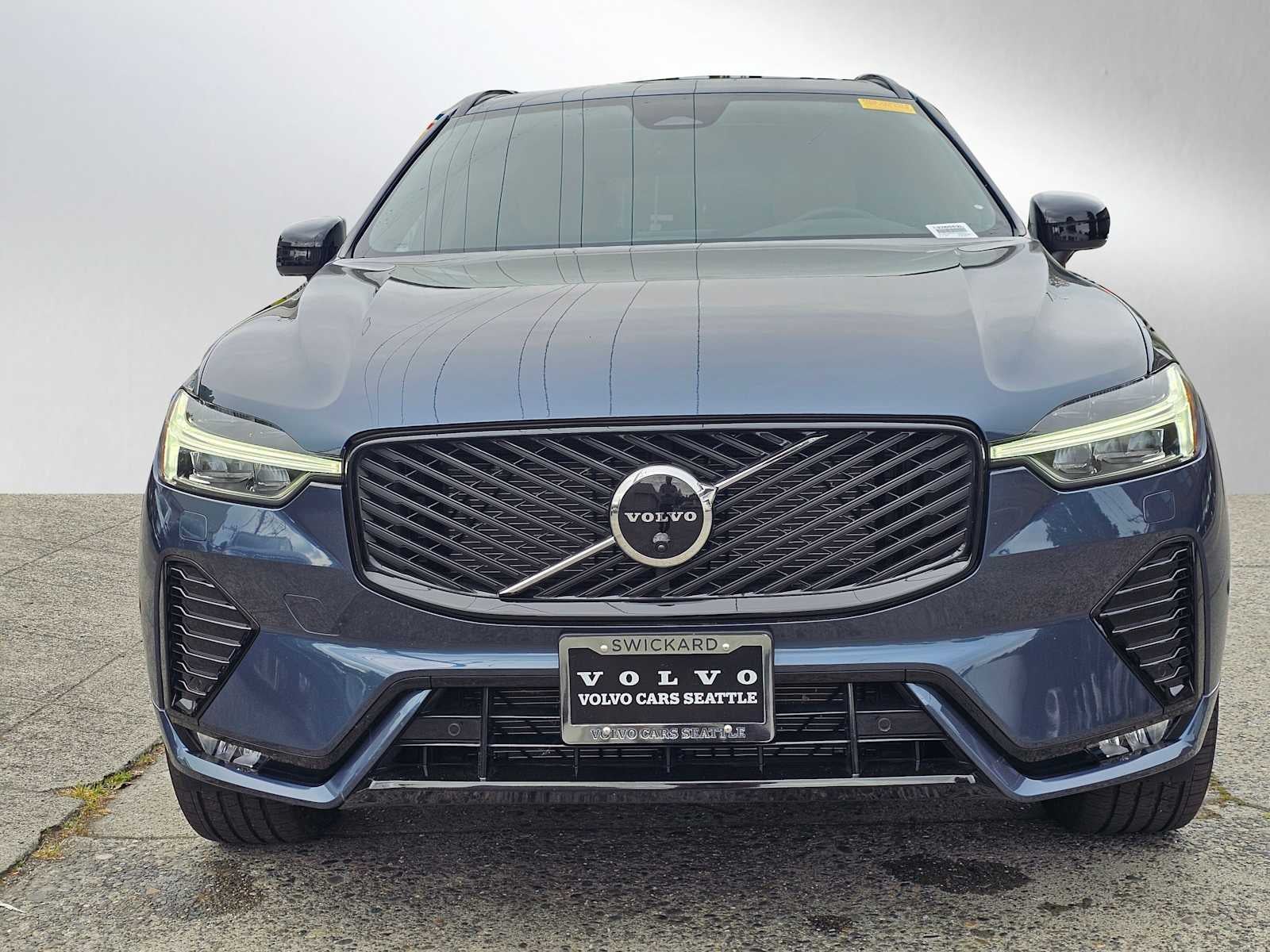 2026 Volvo XC60 Plus