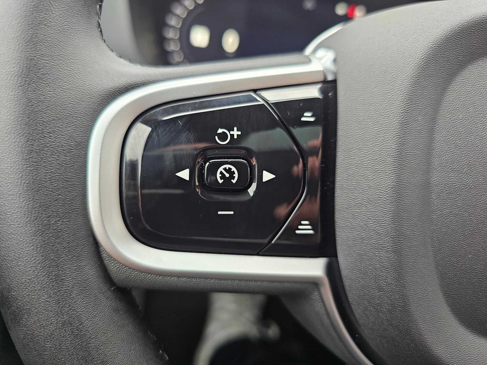 2026 Volvo XC60 Ultra Black Edition
