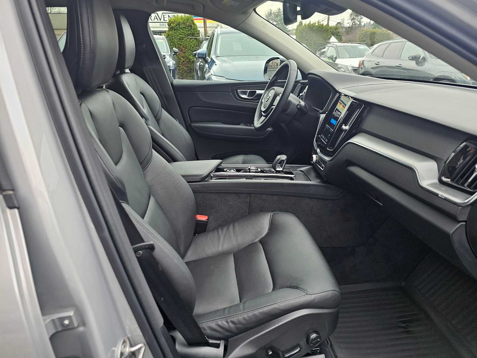 2025 Volvo XC60 Core