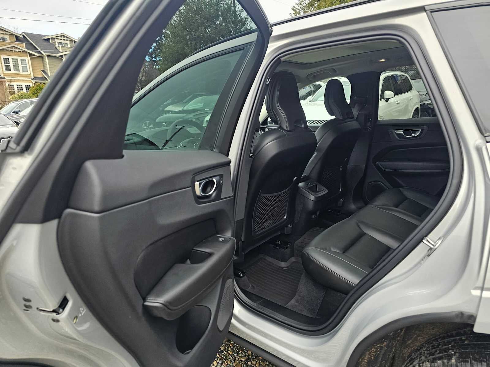 2025 Volvo XC60 Core