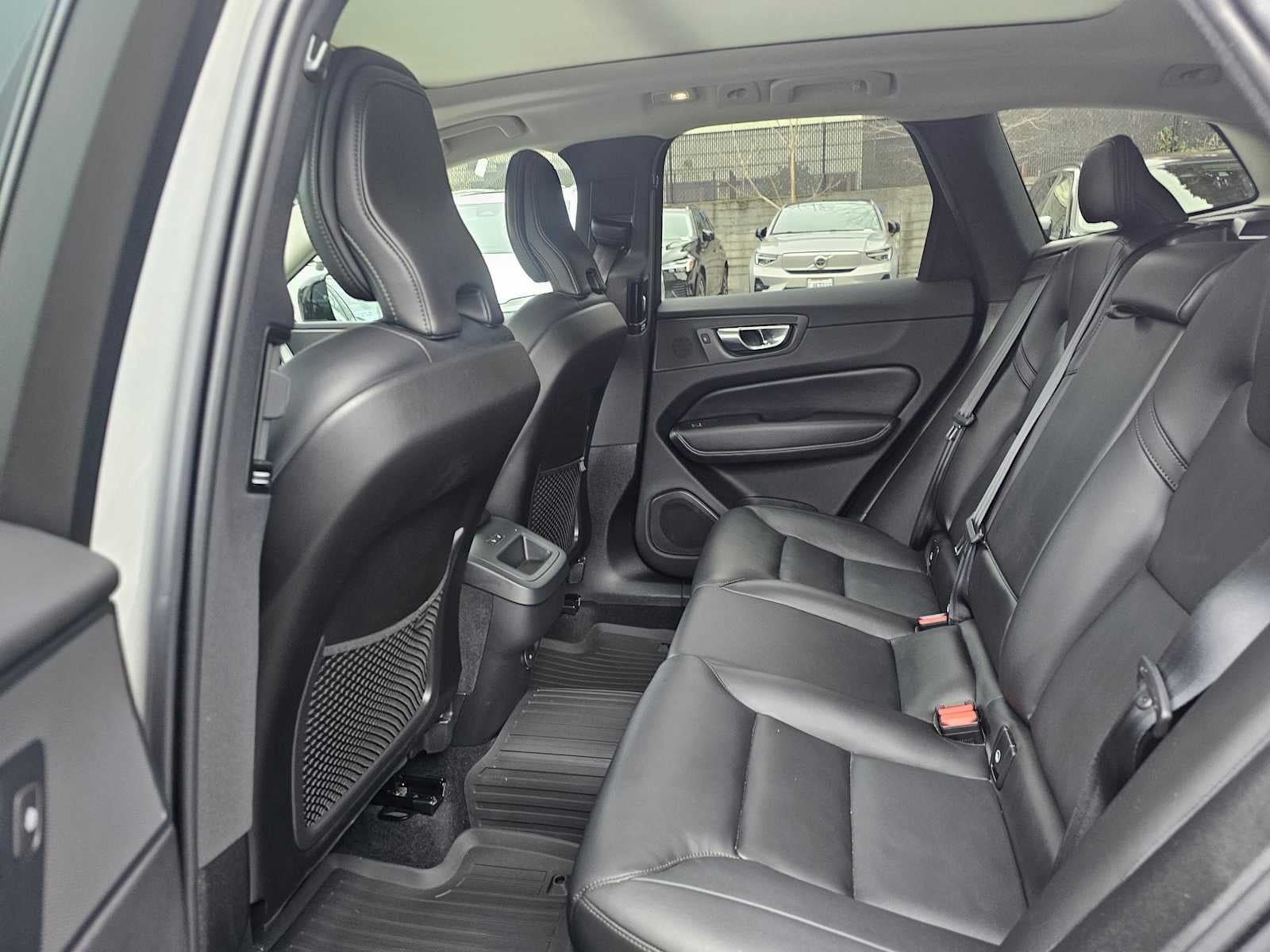 2025 Volvo XC60 Core