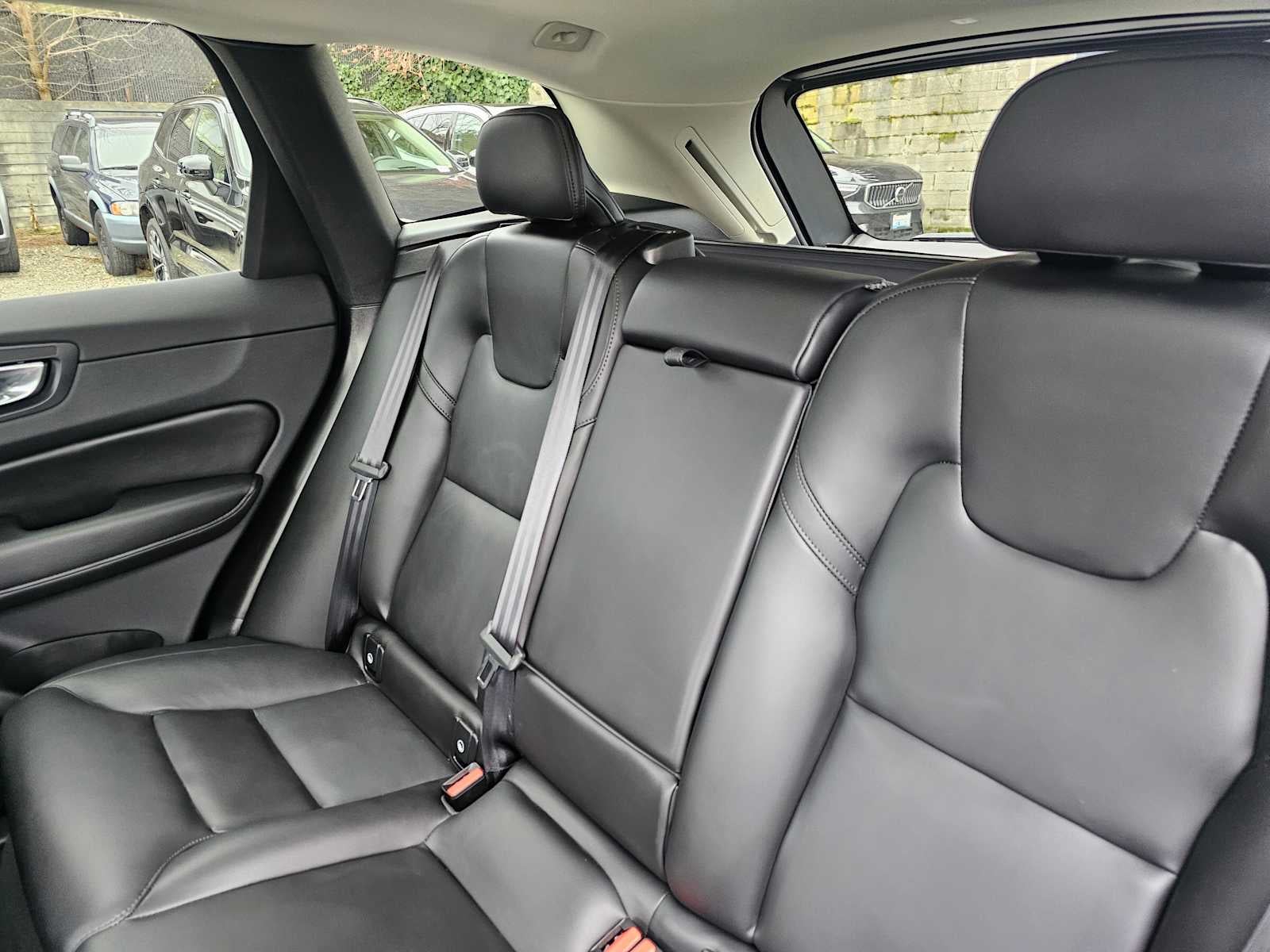 2025 Volvo XC60 Core