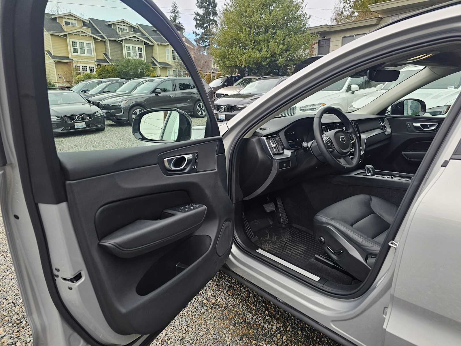 2025 Volvo XC60 Core