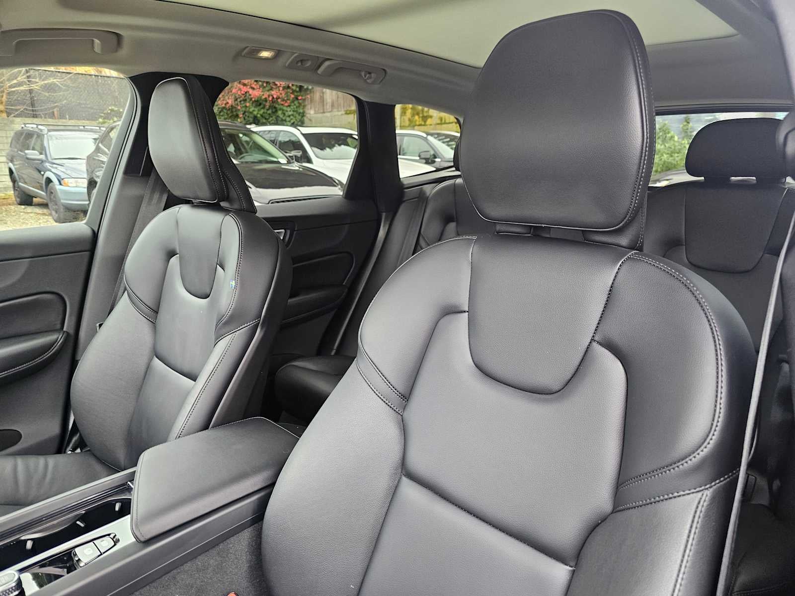 2025 Volvo XC60 Core