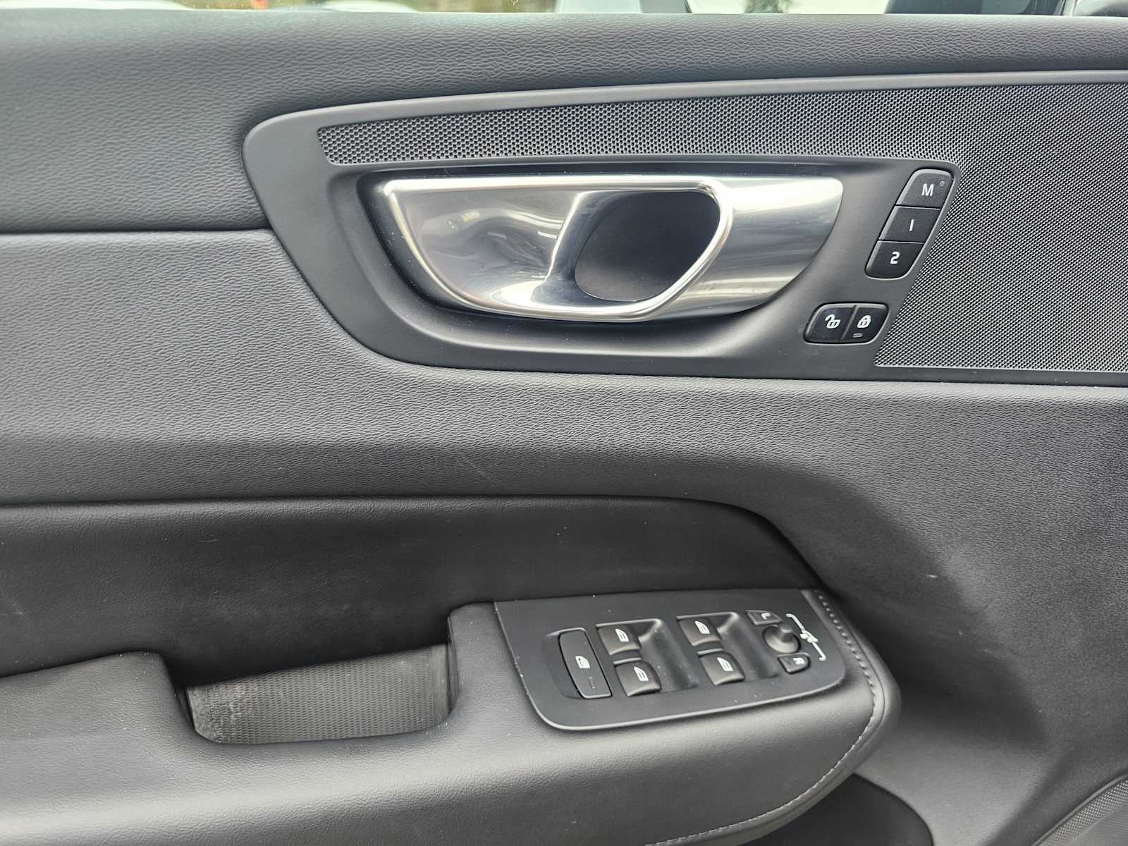 2025 Volvo XC60 Core