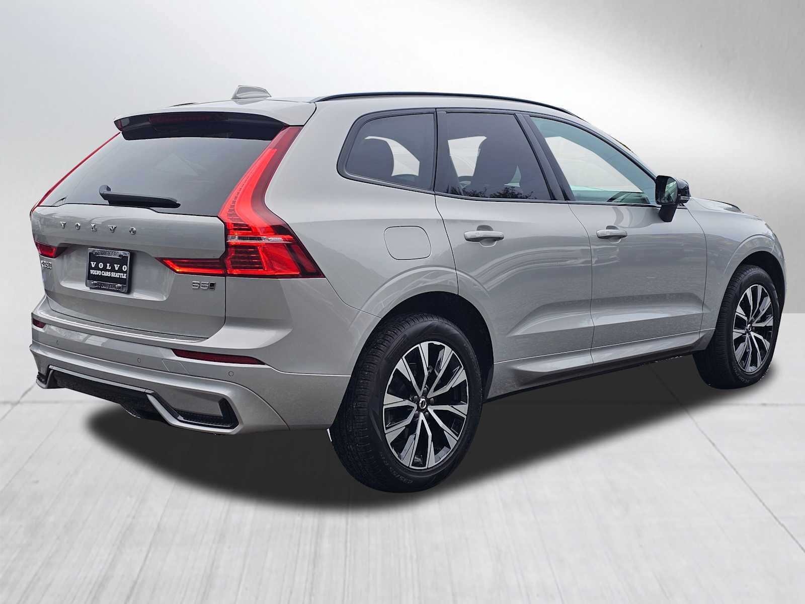 2025 Volvo XC60 Core