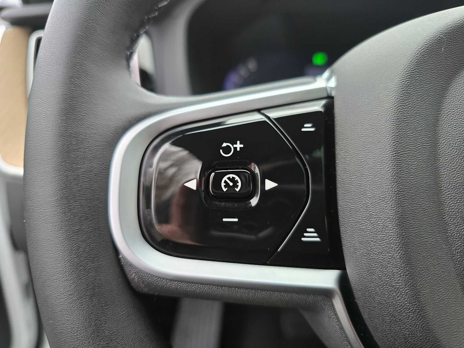 2026 Volvo XC60 Core
