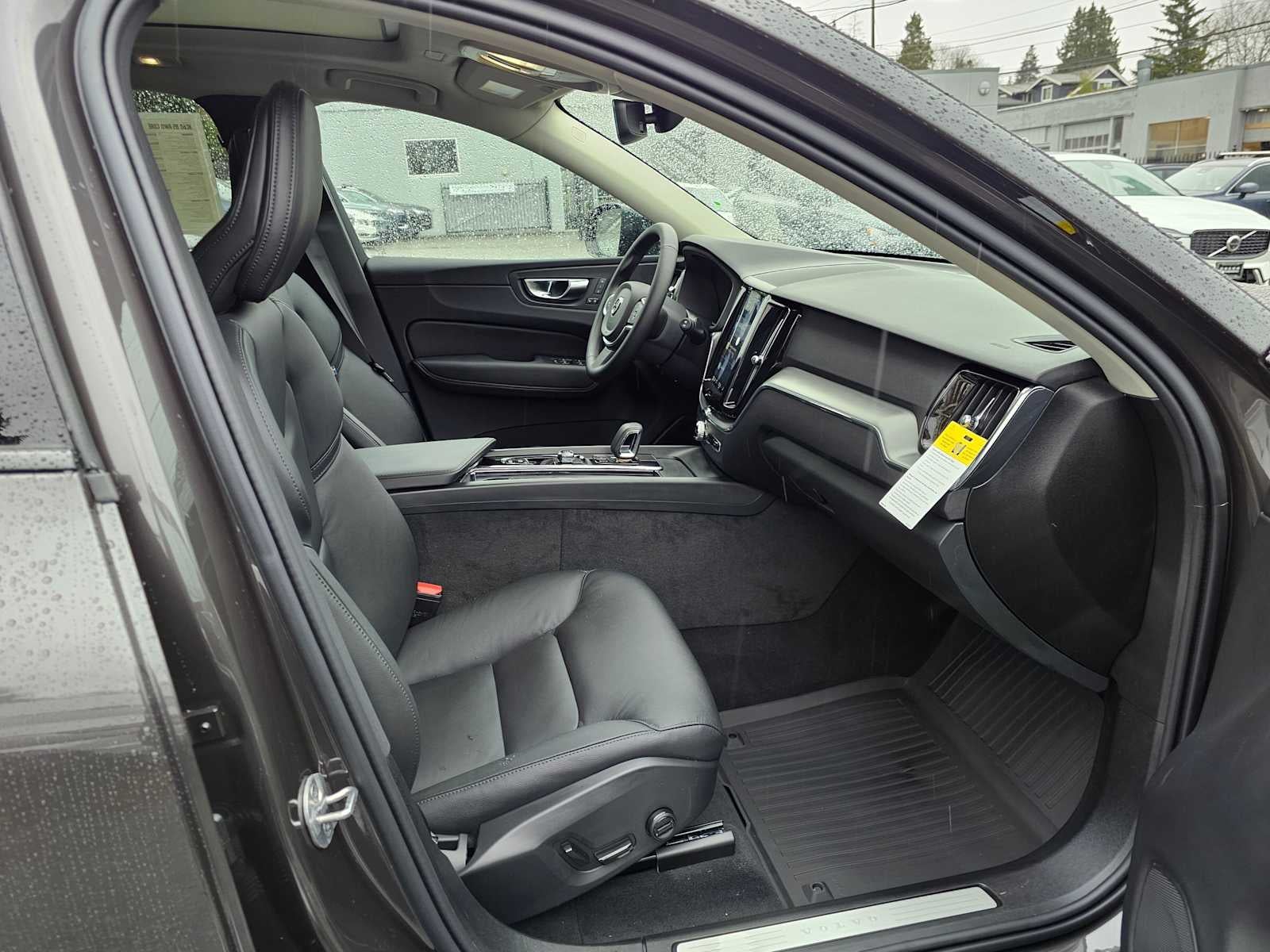 2025 Volvo XC60 Core