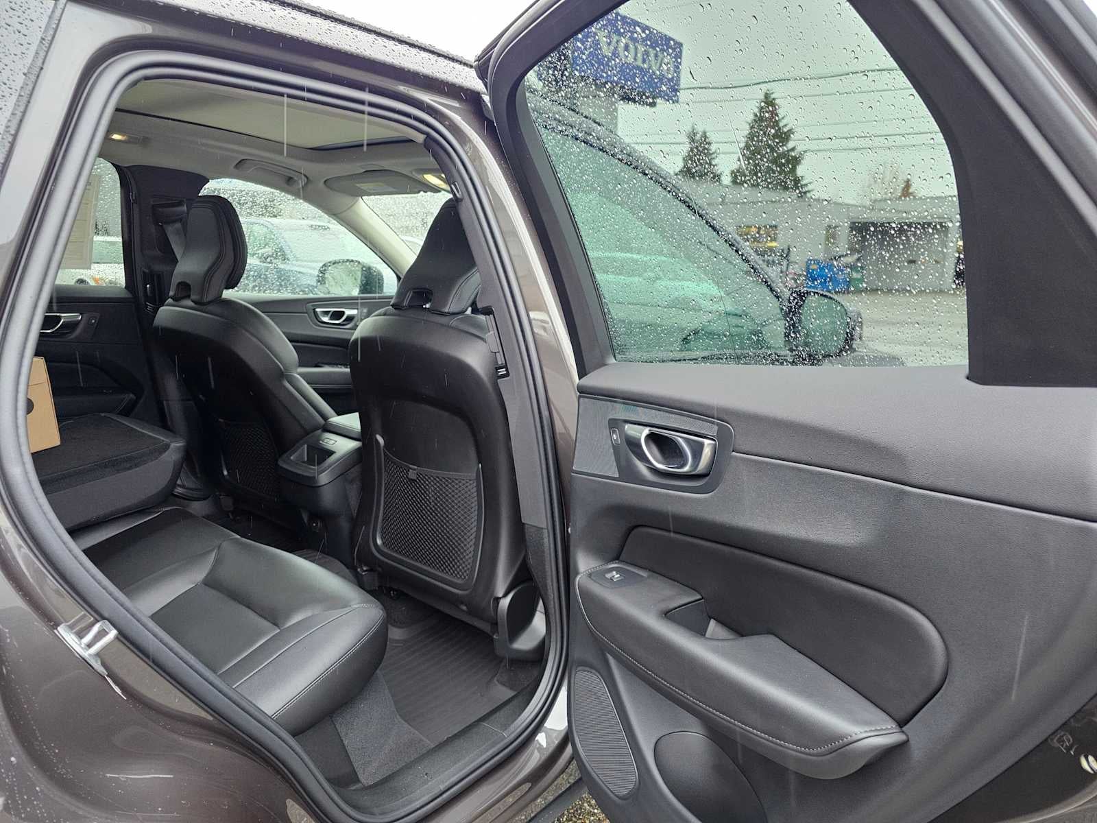 2025 Volvo XC60 Core