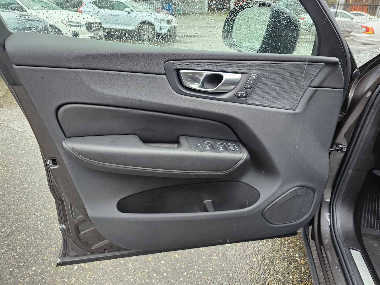 2025 Volvo XC60 Core