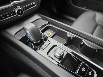 2025 Volvo XC60 Core