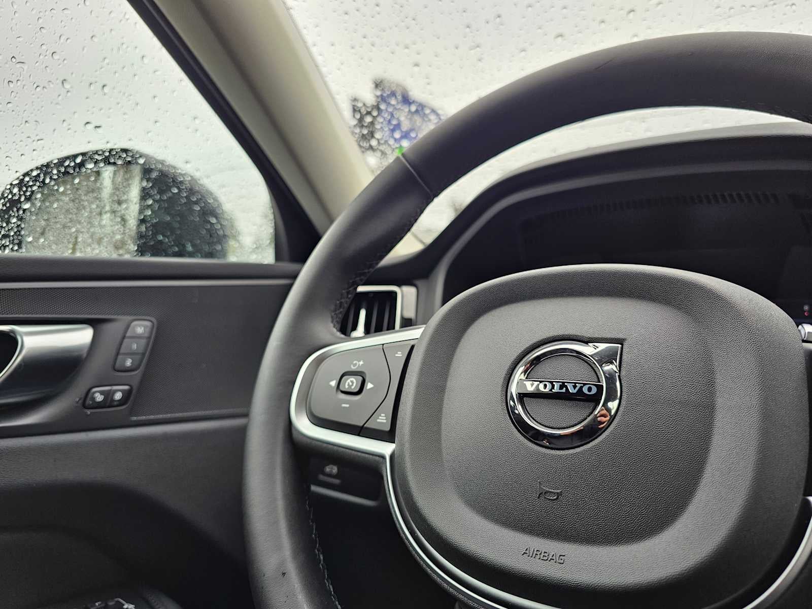 2025 Volvo XC60 Core