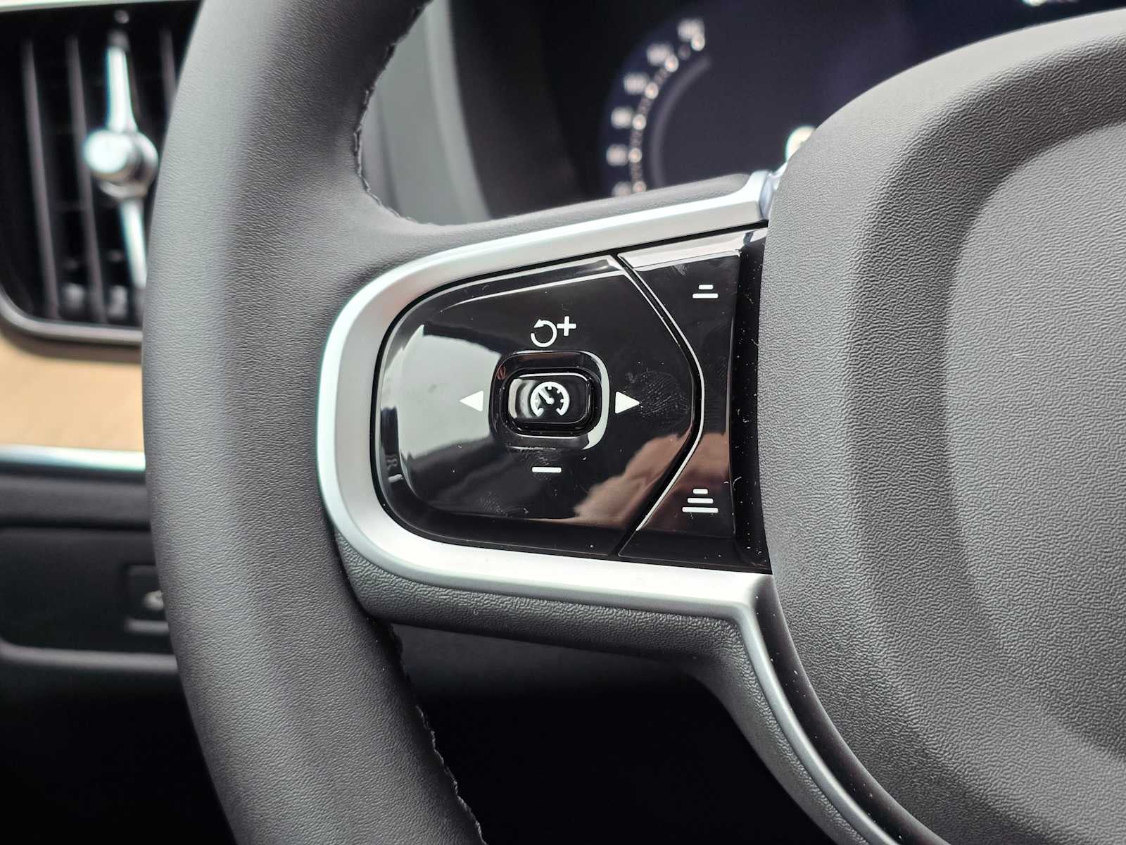 2026 Volvo XC60 Core