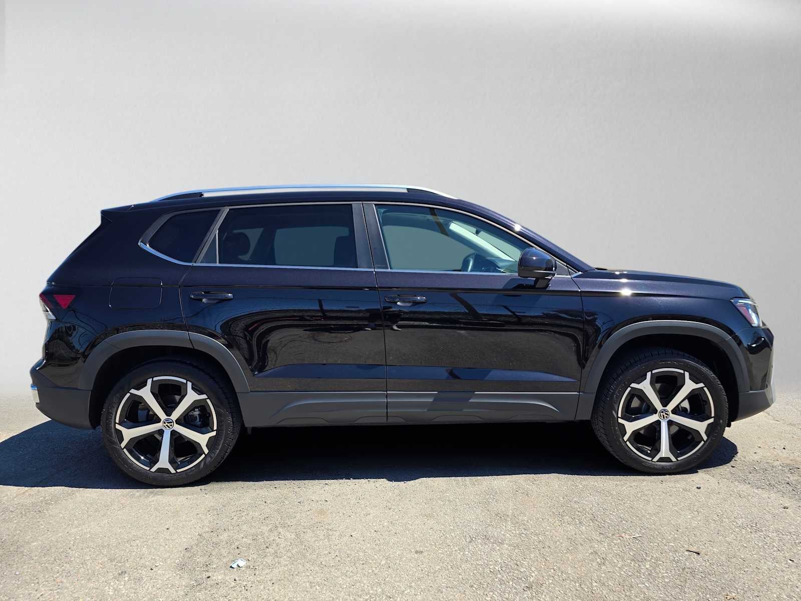 2025 Volkswagen Taos SEL