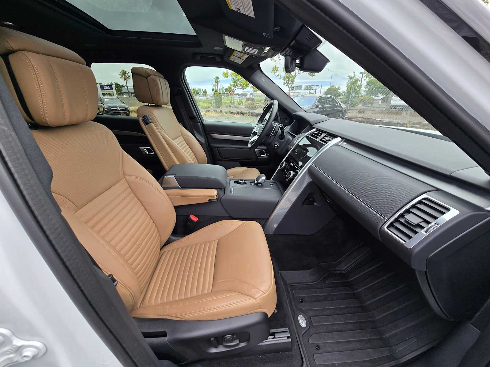2025 Land Rover Discovery Dynamic SE