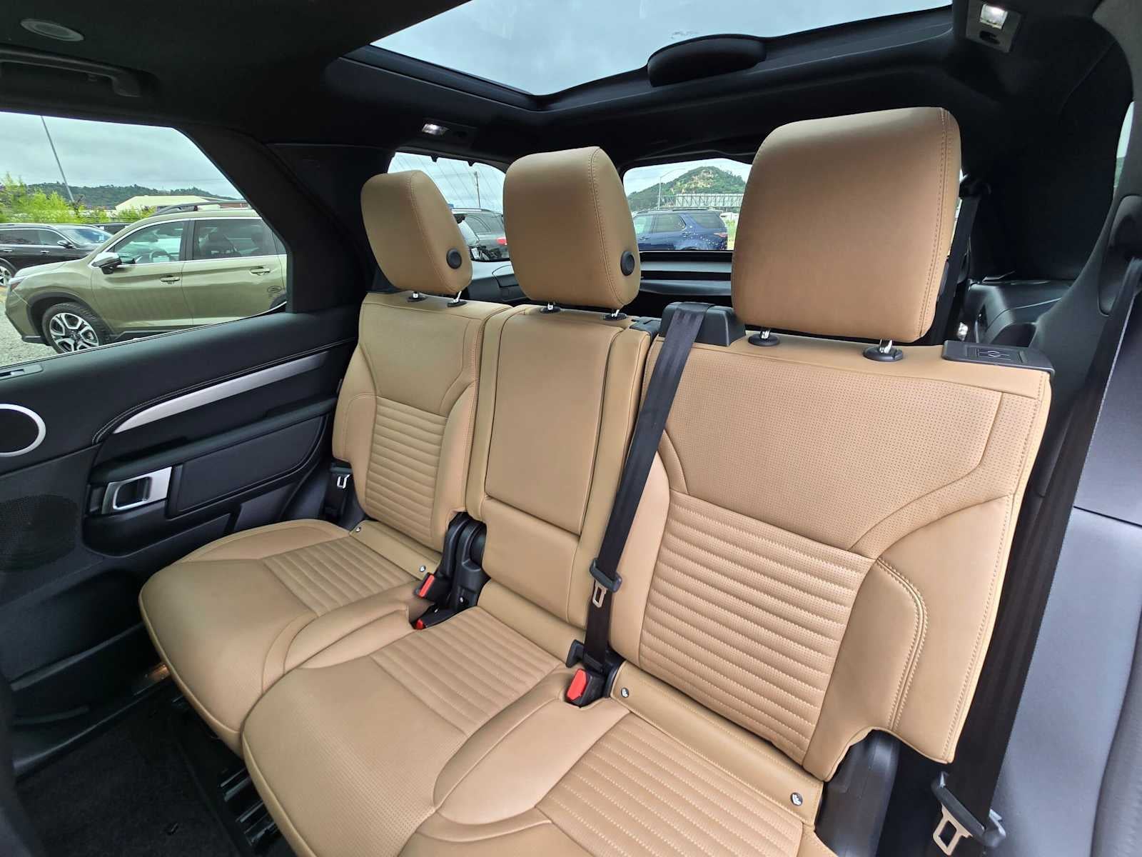 2025 Land Rover Discovery Dynamic SE