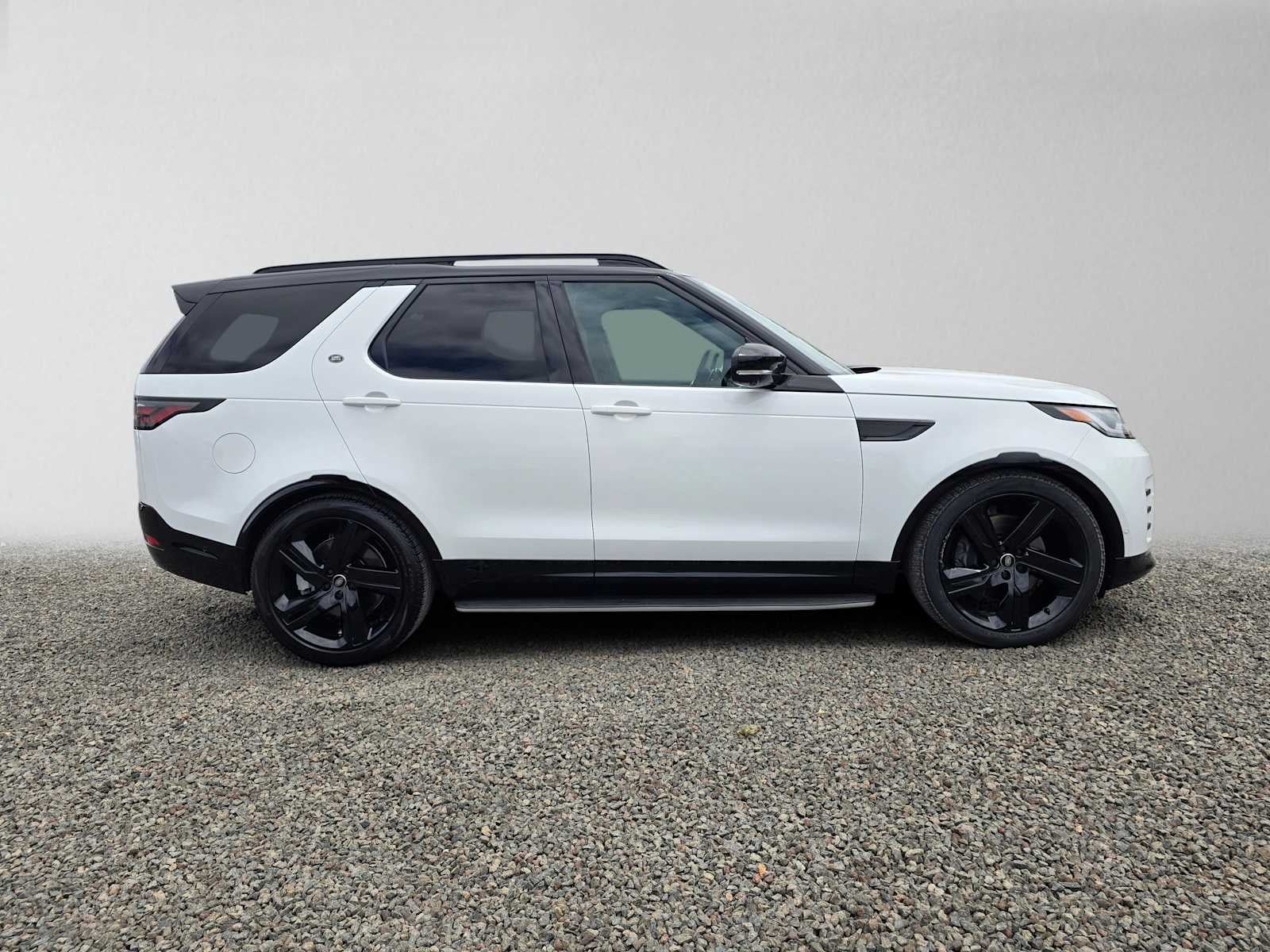 2025 Land Rover Discovery Dynamic SE