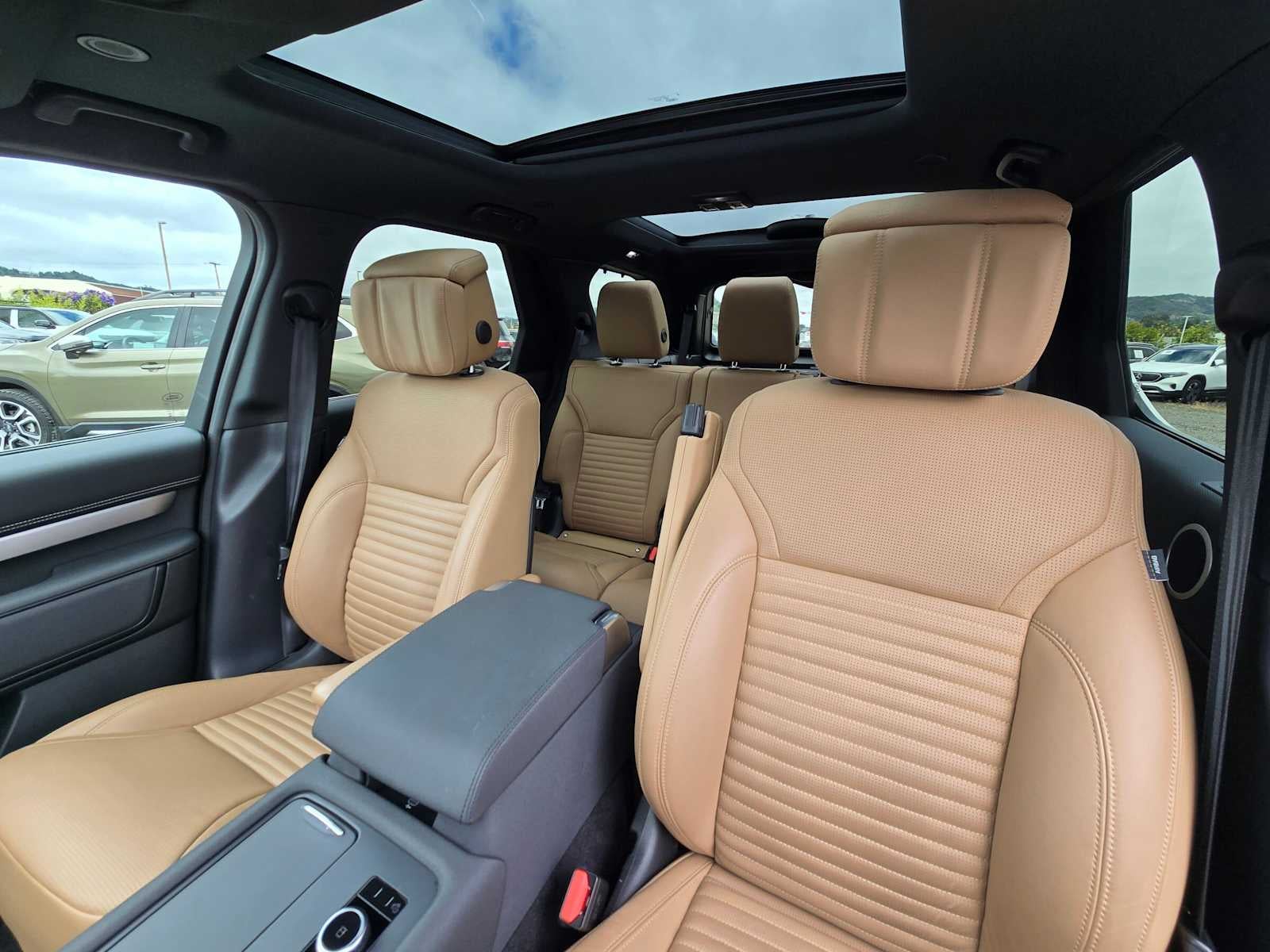 2025 Land Rover Discovery Dynamic SE