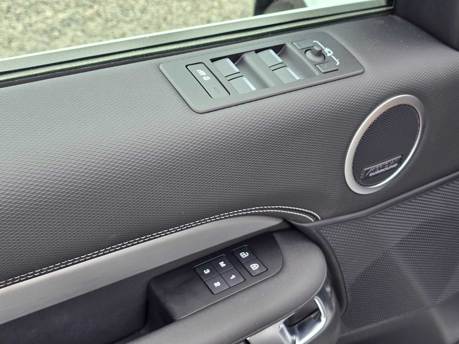 2025 Land Rover Discovery Dynamic SE