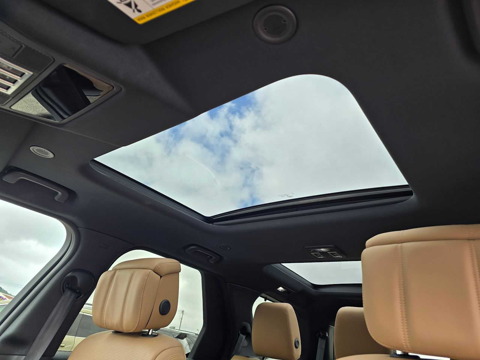 2025 Land Rover Discovery Dynamic SE