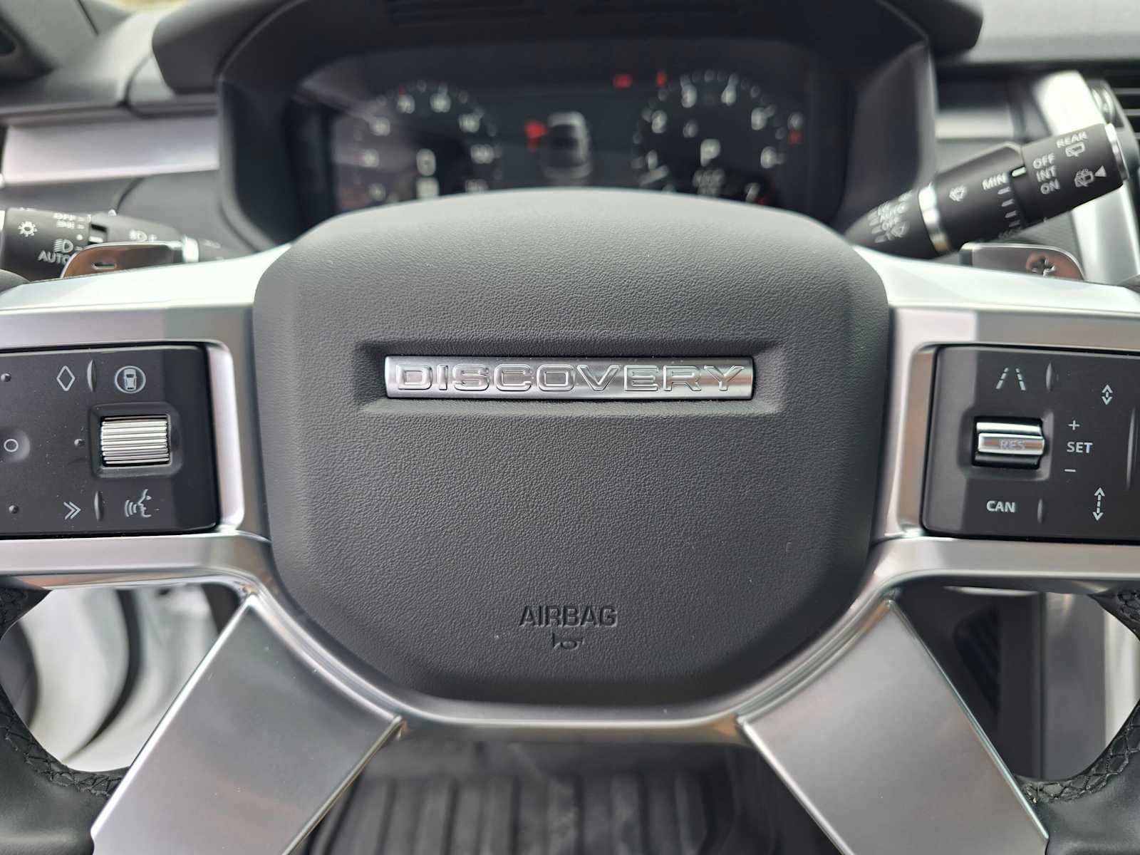2025 Land Rover Discovery Dynamic SE