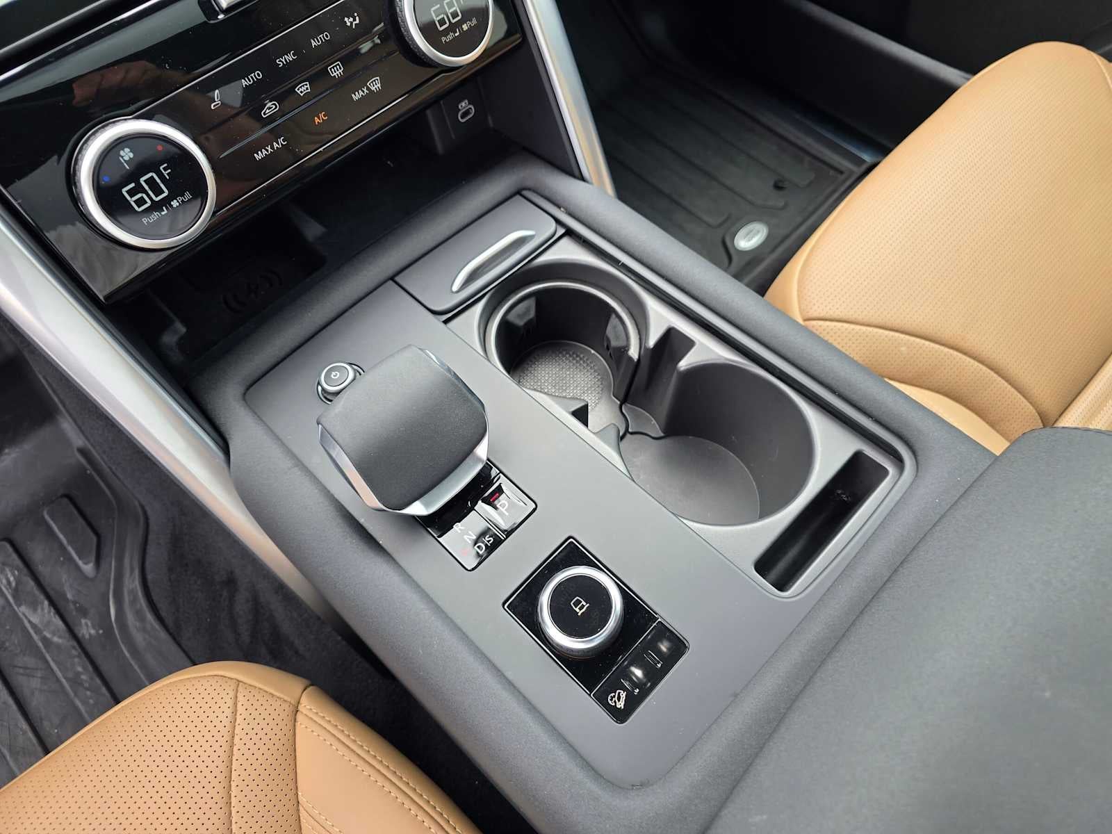 2025 Land Rover Discovery Dynamic SE