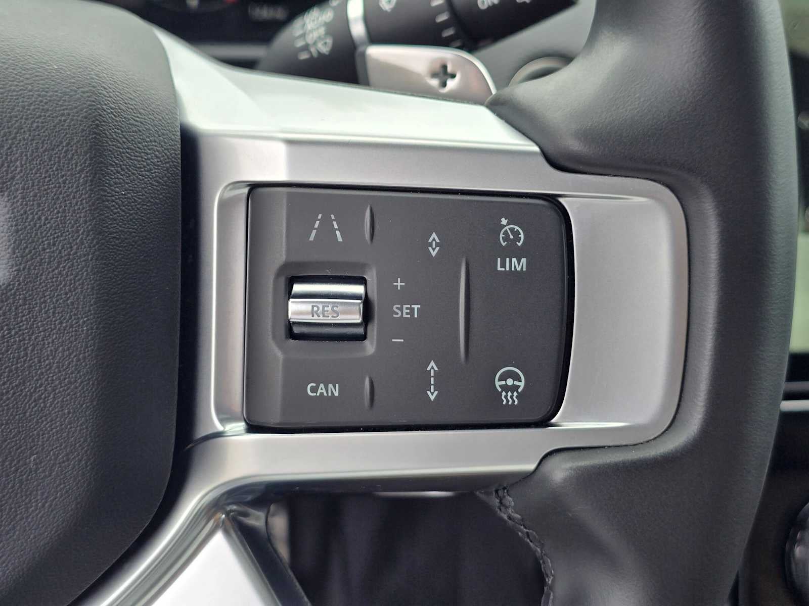 2025 Land Rover Discovery Dynamic SE