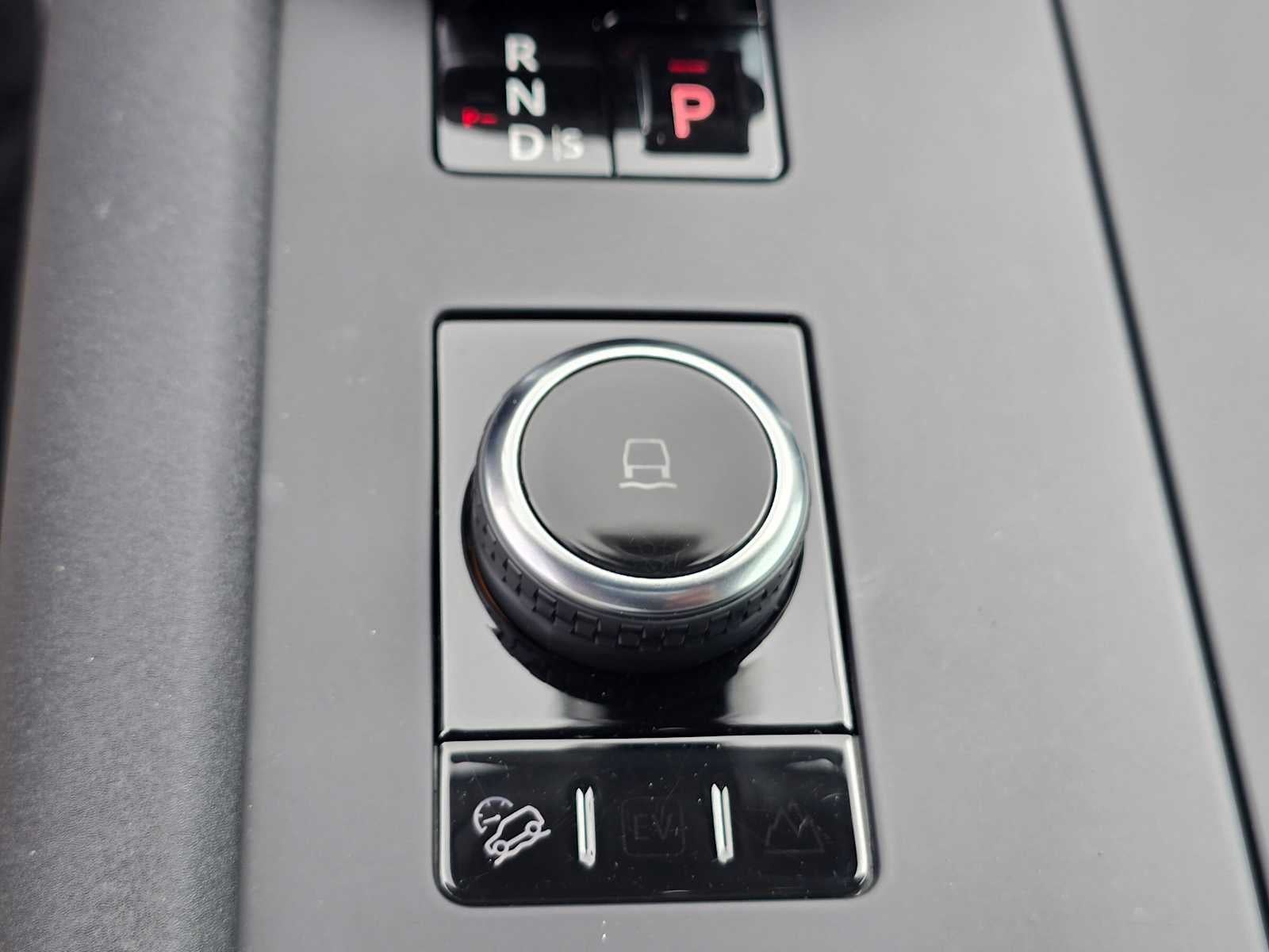 2025 Land Rover Discovery Dynamic SE