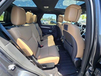 2025 Land Rover Discovery Dynamic SE