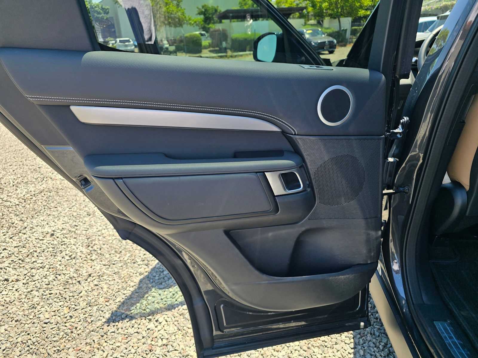 2025 Land Rover Discovery Dynamic SE