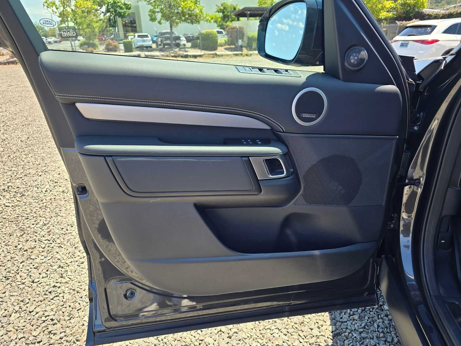 2025 Land Rover Discovery Dynamic SE