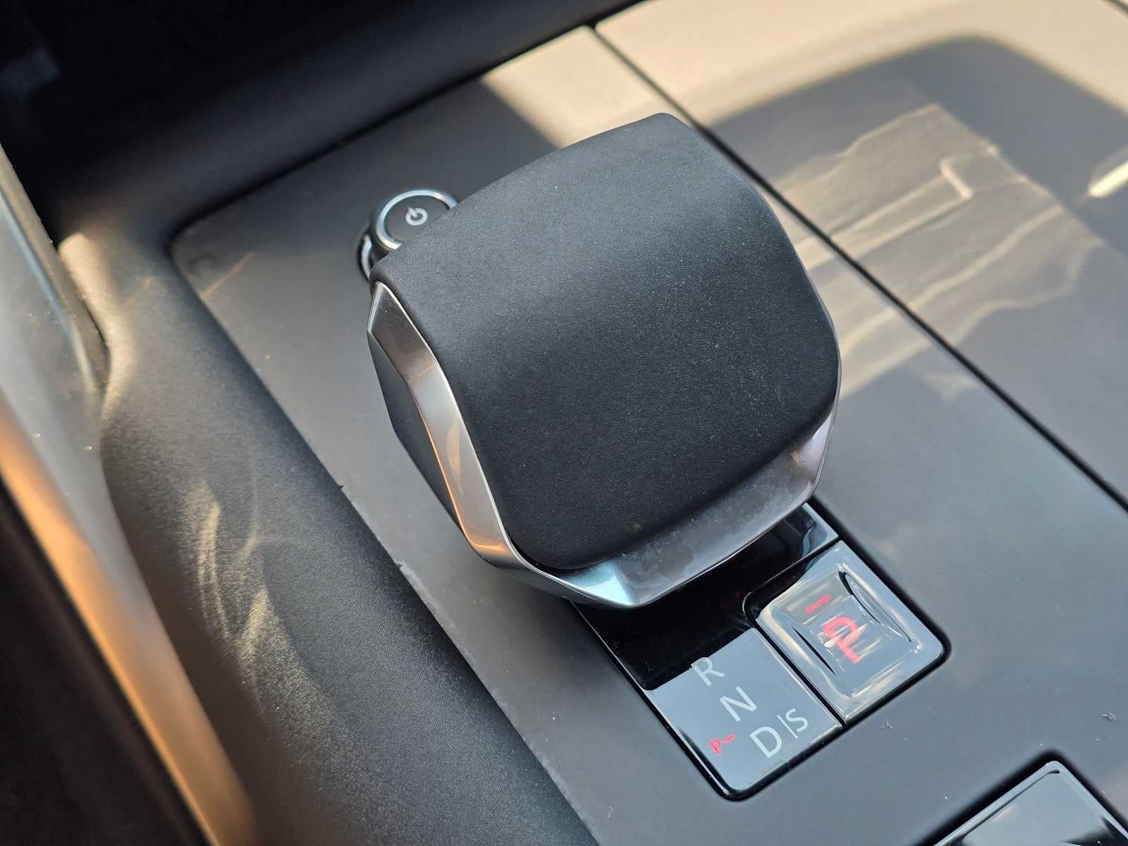 2025 Land Rover Discovery Dynamic SE