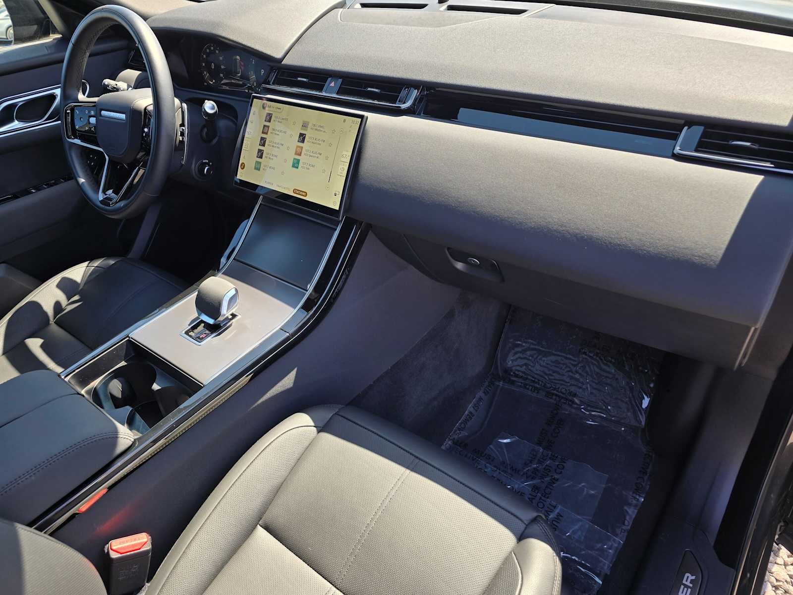2025 Land Rover Range Rover Velar Dynamic SE