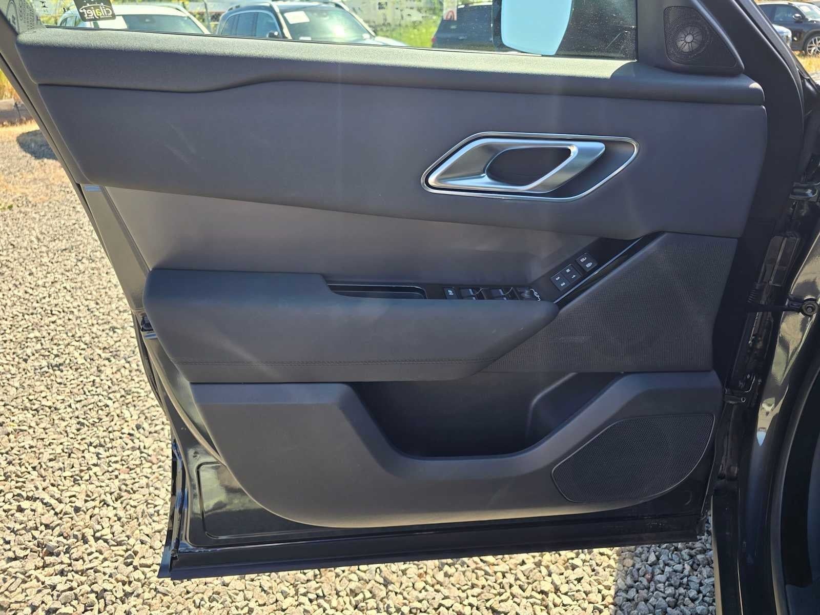 2025 Land Rover Range Rover Velar Dynamic SE