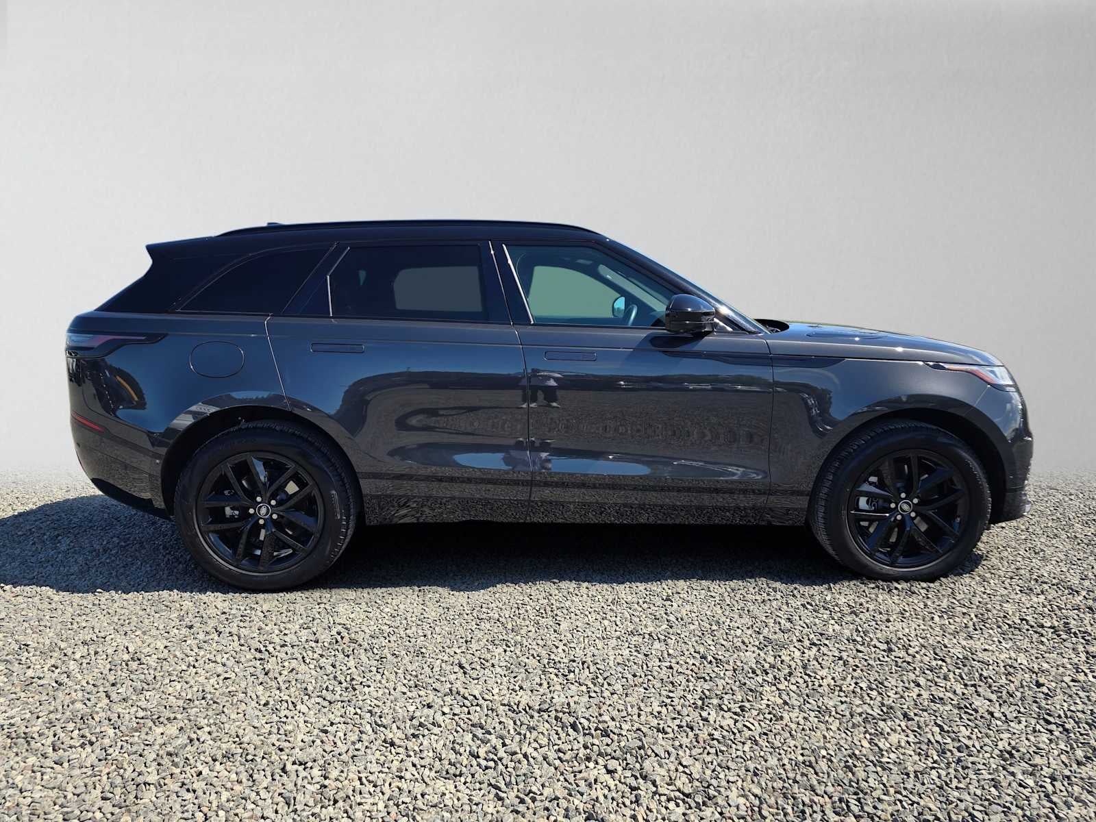 2025 Land Rover Range Rover Velar Dynamic SE
