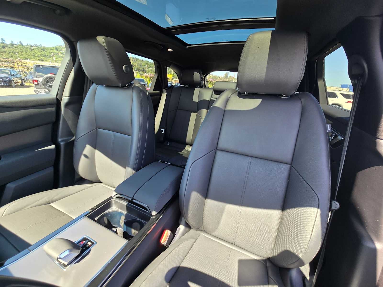 2025 Land Rover Range Rover Velar Dynamic SE