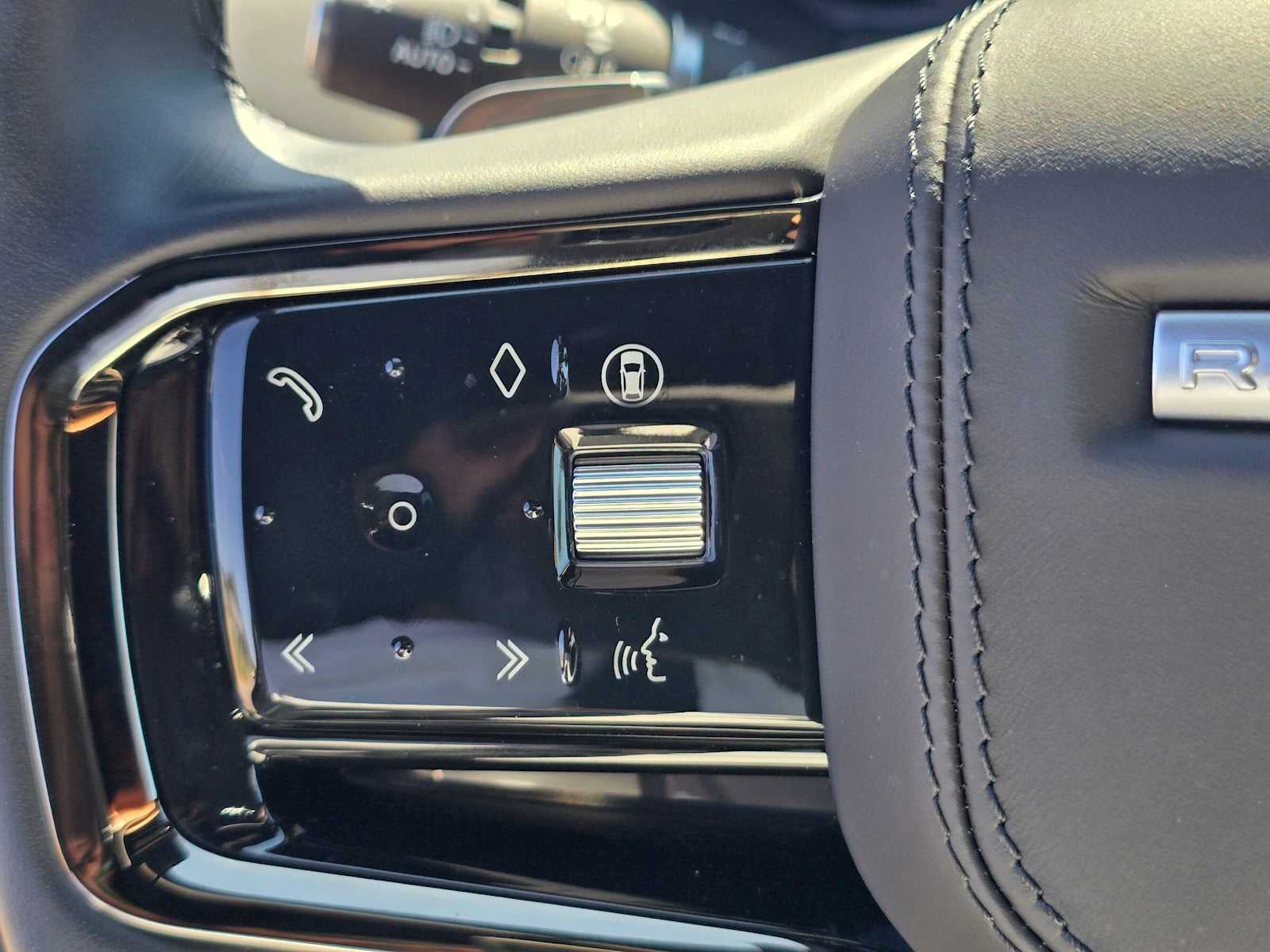 2025 Land Rover Range Rover Velar Dynamic SE