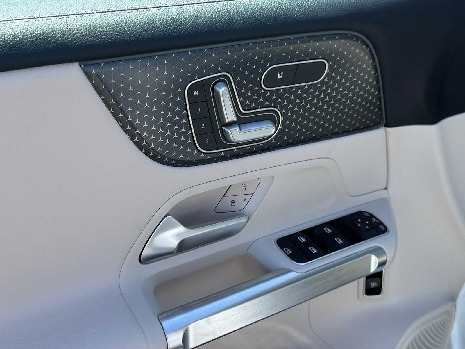 2025 Mercedes-Benz GLB GLB 250