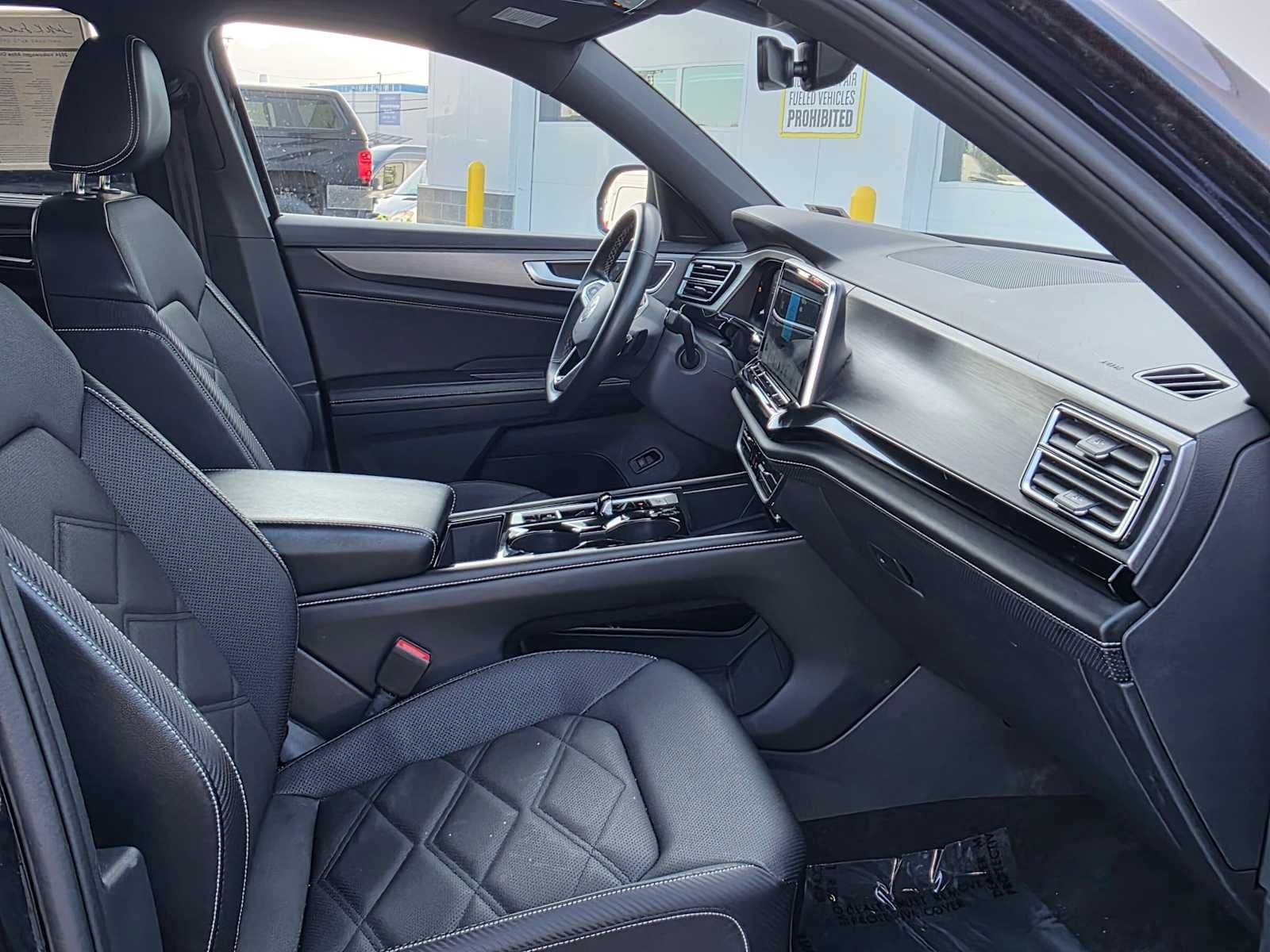 2024 Volkswagen Atlas Cross Sport 2.0T SE w/Technology
