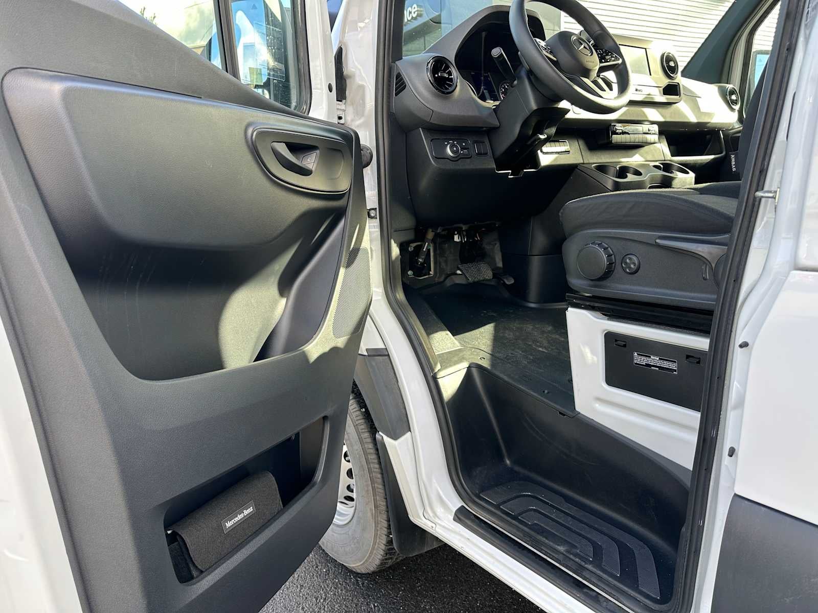 2023 Mercedes-Benz Sprinter 1500 Standard Roof I4 Gas 144" RWD