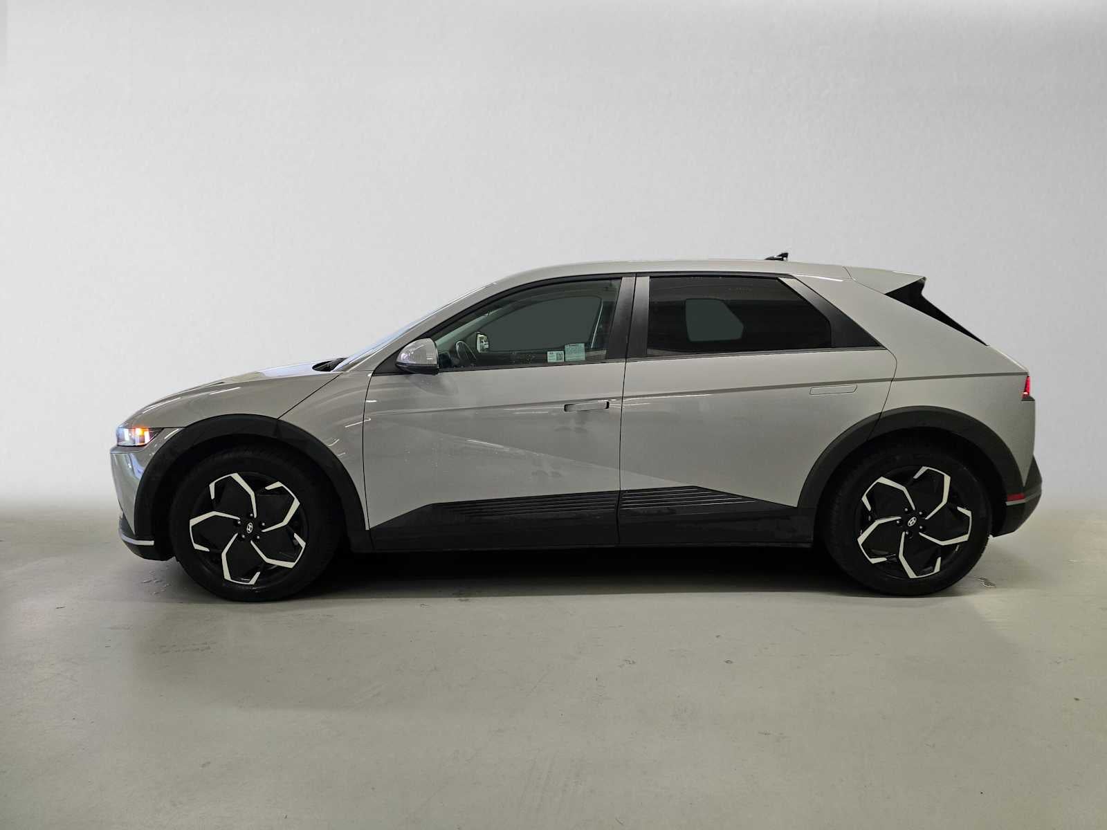 2024 Hyundai IONIQ 5 SE Standard Range