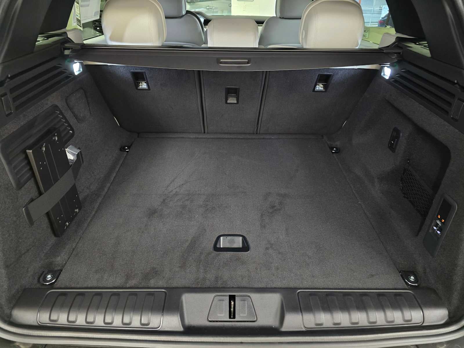 2026 Land Rover Range Rover Sport SE