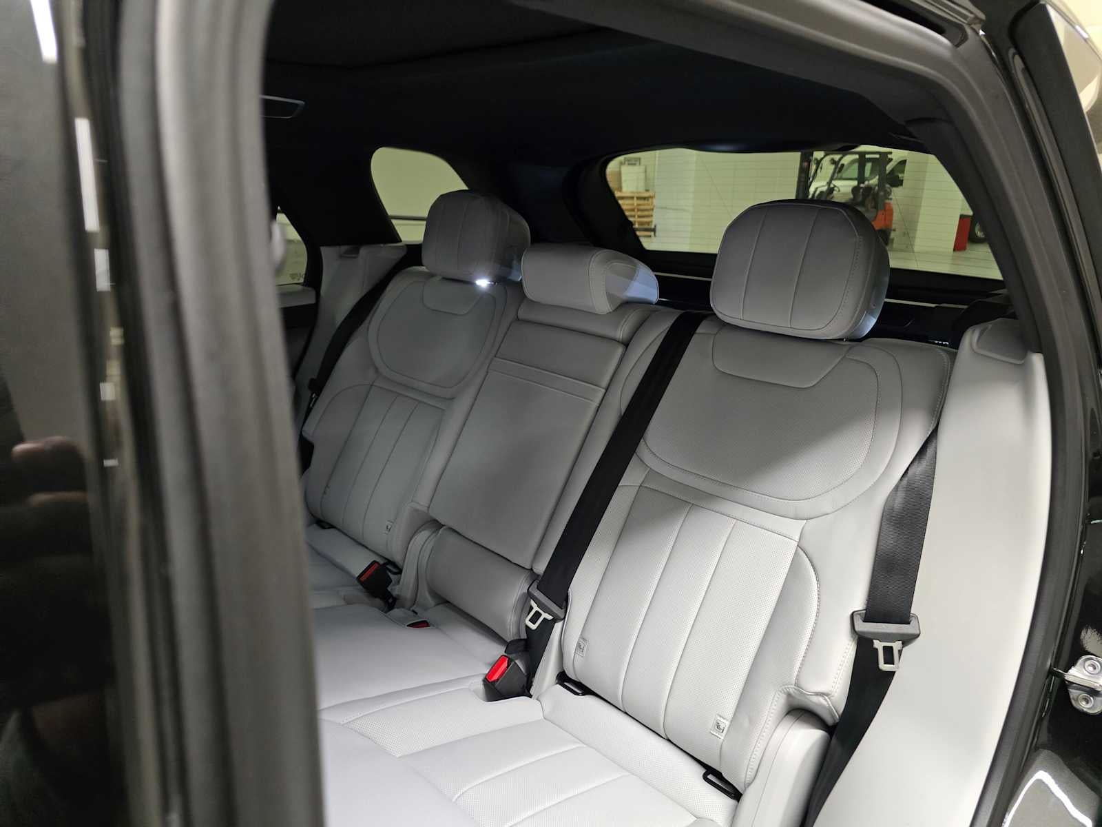 2026 Land Rover Range Rover Sport SE