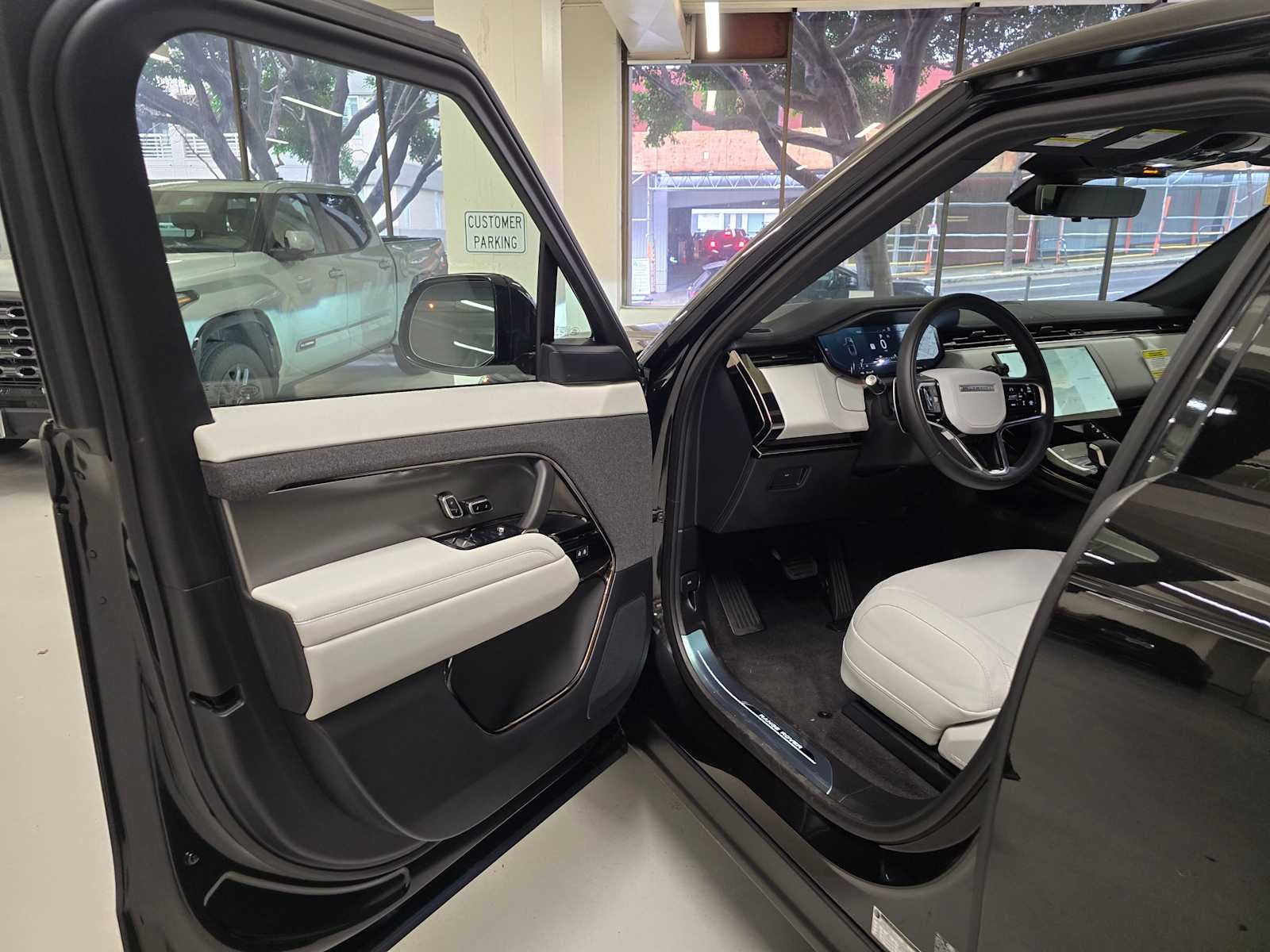 2026 Land Rover Range Rover Sport SE